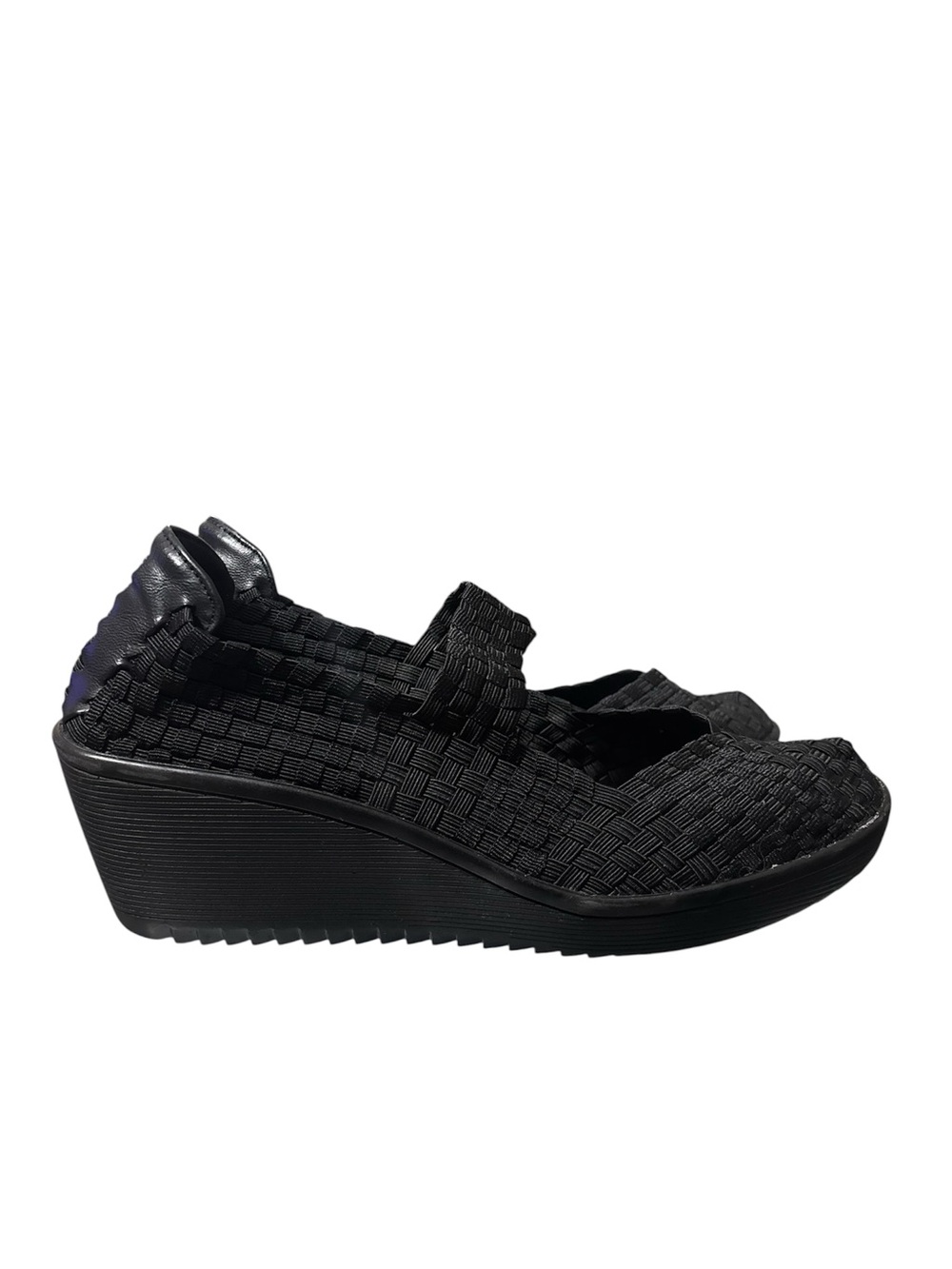 BareTraps Ursula Woven Elastic Ribbon Mary Jane Wedge in black. Women’s 7